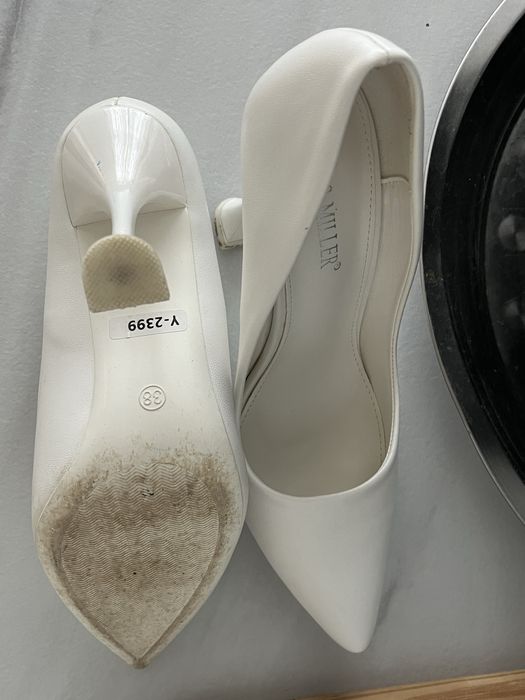 Продаю каблук белый 38размер