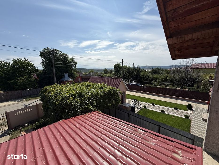 Casa 215mp, P+M, teren 2500mp, la strada, Dumesti