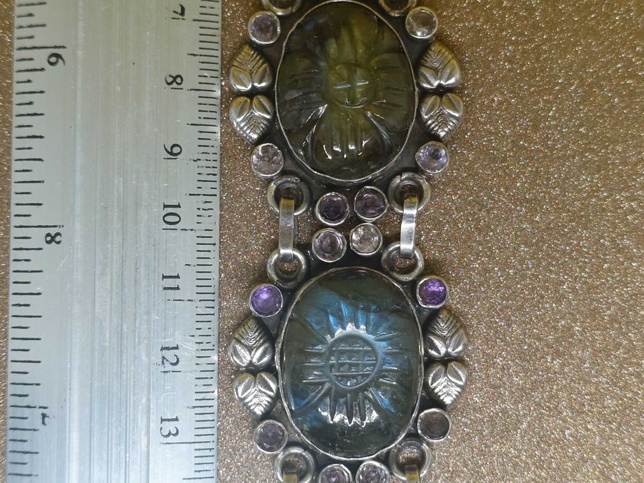 Brățară statement din argint (testată) cu labradorit sculptat & ametiste