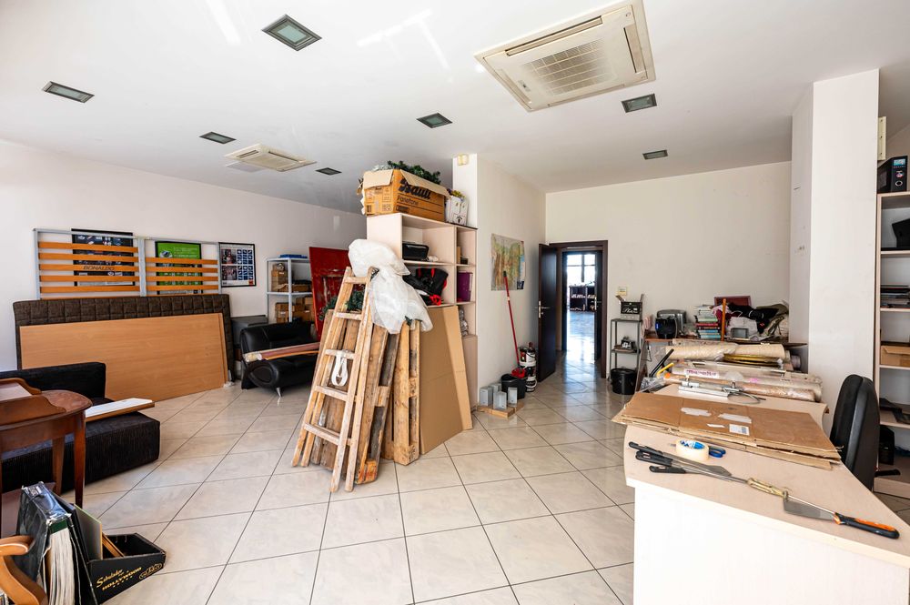 Продава се Магазин в Пловдив, Гагарин - 320 кв.м за 1370 €/кв.м - Снимка #2