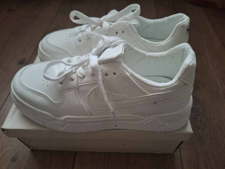 Кроссовки женские