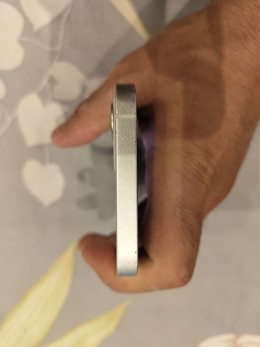 Iphone 12 rang oq pas kopiya hamma joyi radnoy