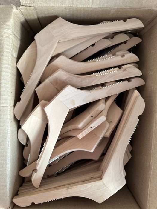 Вешалки детские деревяные