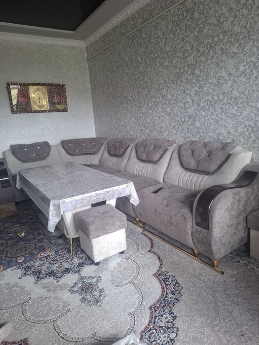 Уголок сотилади столи бн