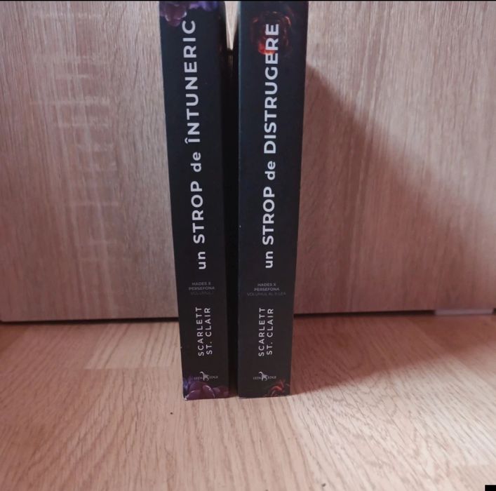 Cărțile Un strop de întuneric vol 1 +Un strop de distrugere vol 2