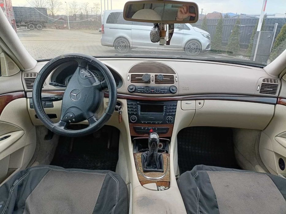 Mercedes / E220 / CDI an 2003Manuala