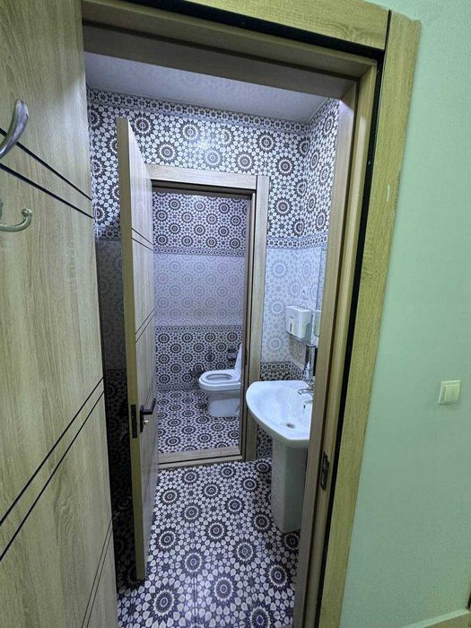 Noturar bino sotiladi 3 etaj 650 kv Oqtepa krug