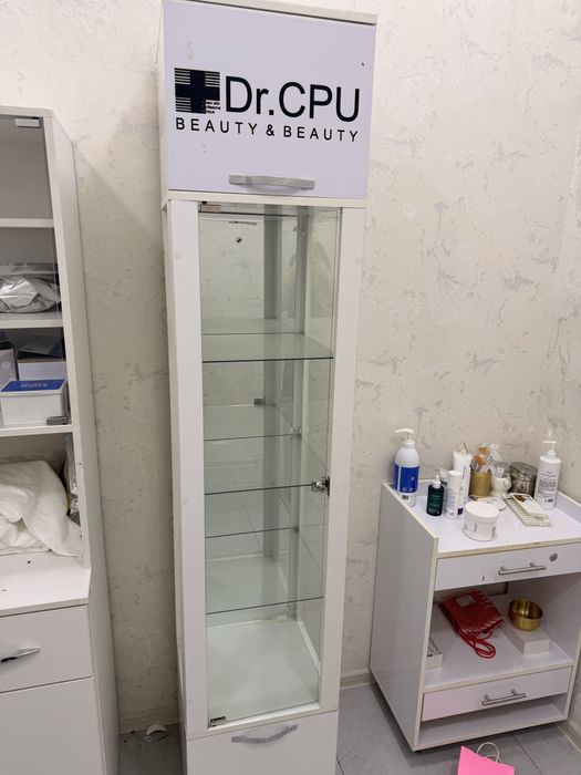 Шкаф сотилади косметологла учун холати зур