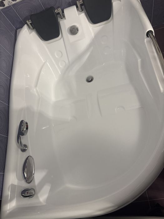 Cada de baie pe colt