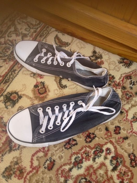 Продам  кеды срочно