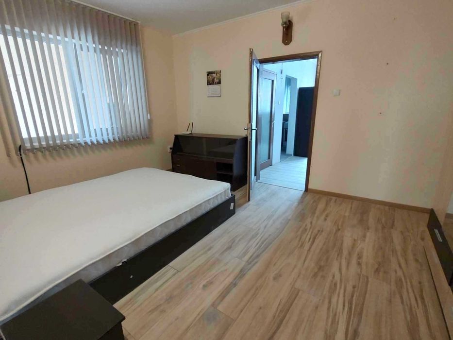 Продава се Тристаен апартамент в Добрич, Център - 80 кв.м за 1078 €/кв.м - Снимка #4