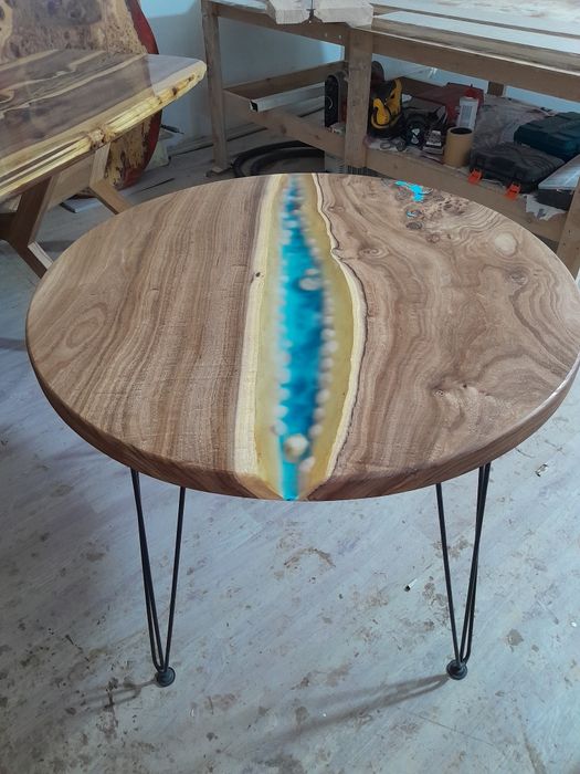 Продаю стол обеденный