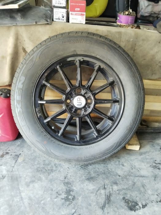 Продам резинуна автомобиль Ларгус