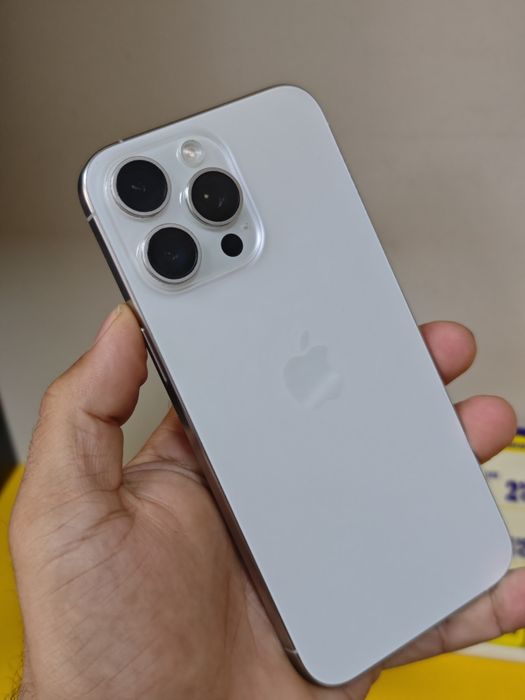 iPhone 15 Pro Max White