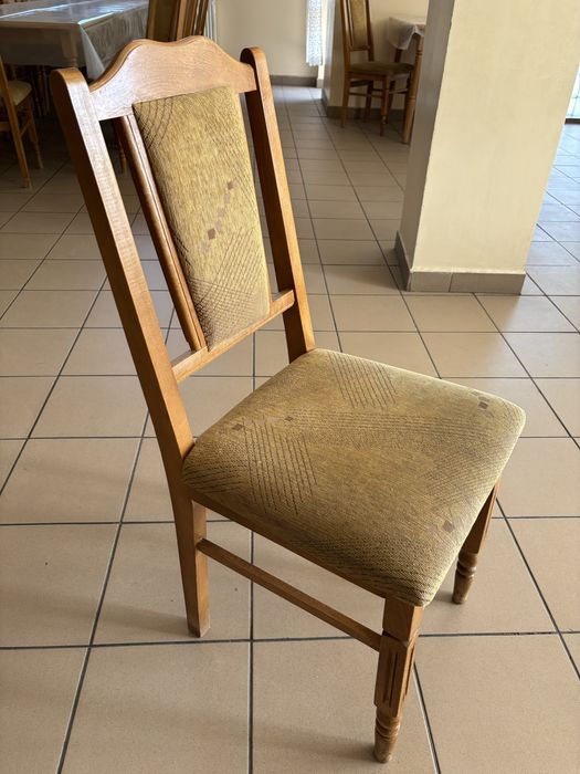Masa stejar, scaune, farfurii
