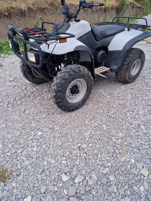 Vănd atv în stare foarte bună