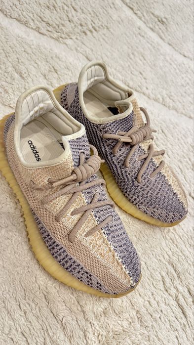 Vand yeezy 350 marimea 40