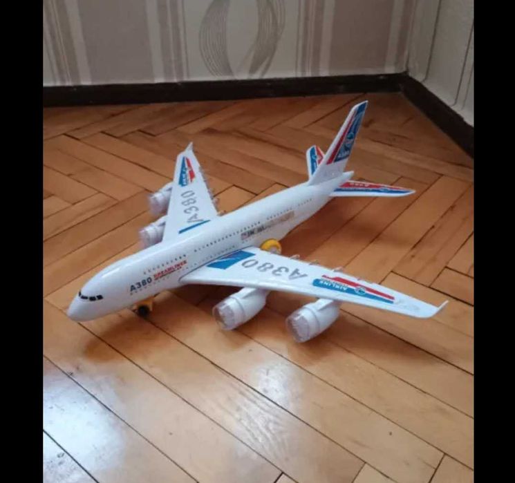 Музикален и светещ самолет