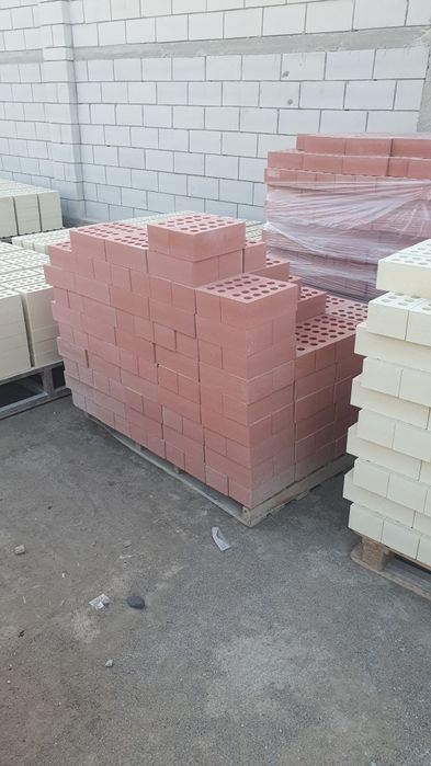 Хар хил рангдаги гиштлар шлакаблок газаблоклар сотилади