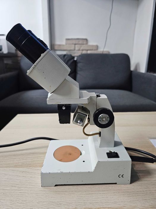 Бинокулярен технически микроскоп