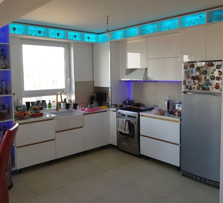 De vanzare apartament 3 camere tractorul