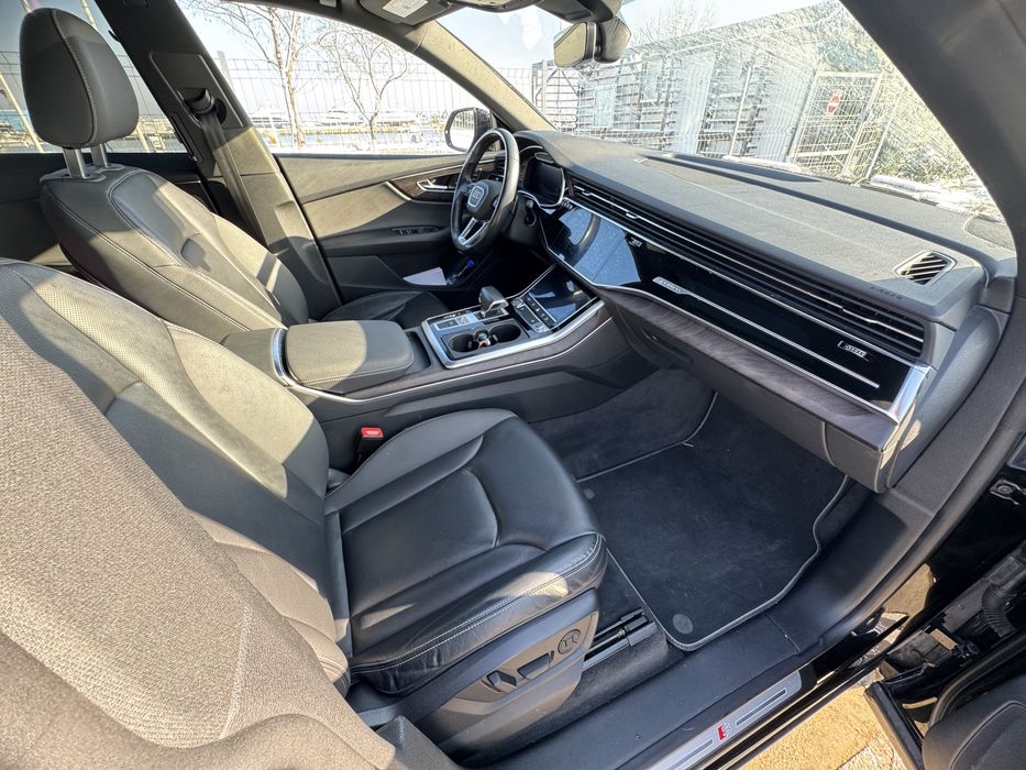 Audi Q8 55 TFSI  Progressiv Mild-Hybrid Tiptronic 8+1