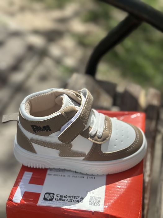 Детские кроссовки