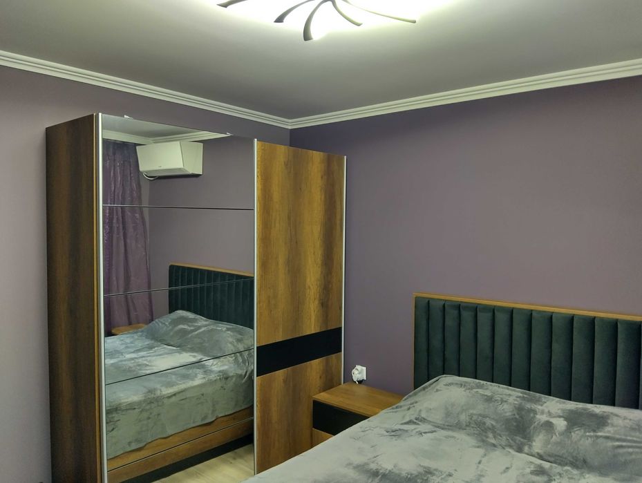 Продава луксозен тристаен апартамент