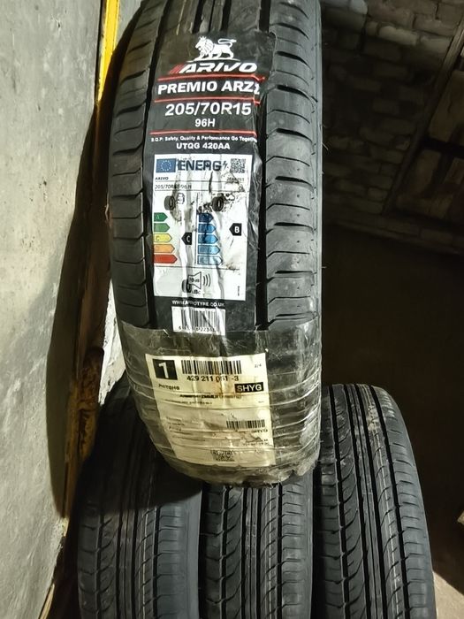Продам шины 205/70 R15