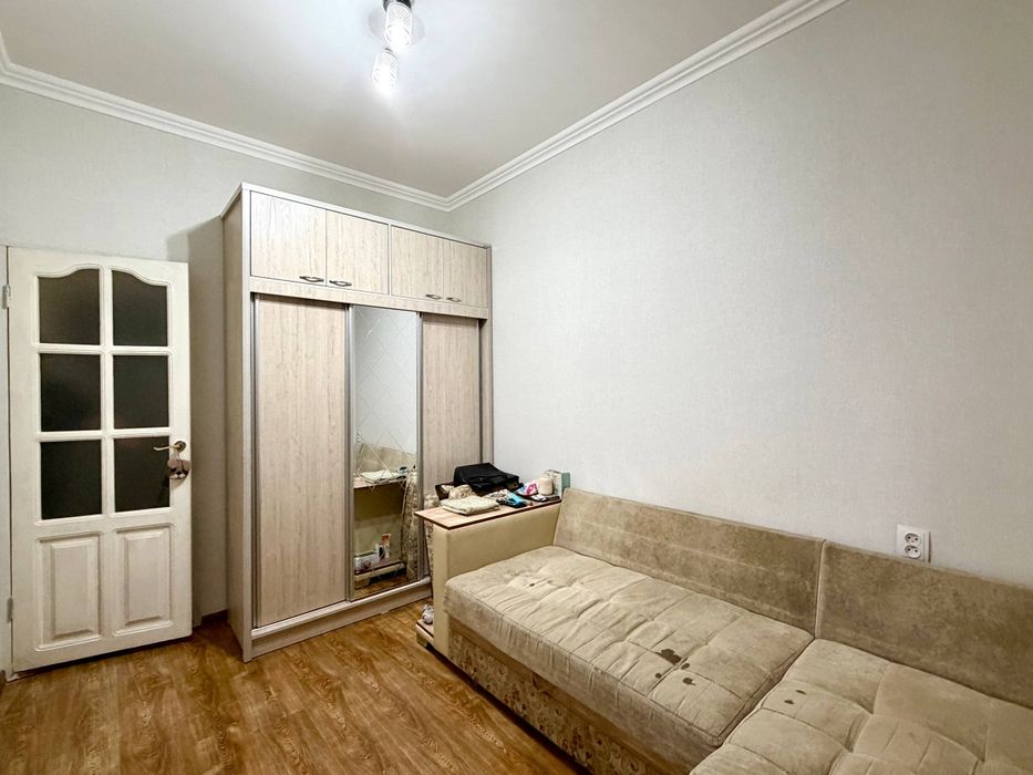 2/2/4,Братские,Яккасарай,садик-273, школа -100, можно под Ипотеку