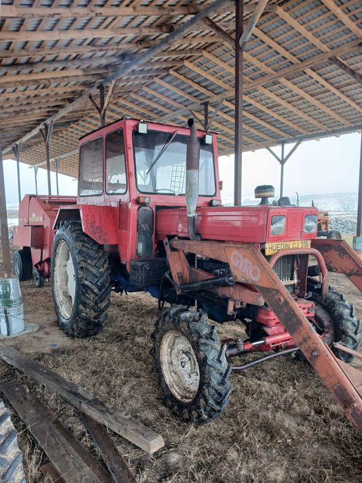 Vând tractor u 651 cu încărcător frontal