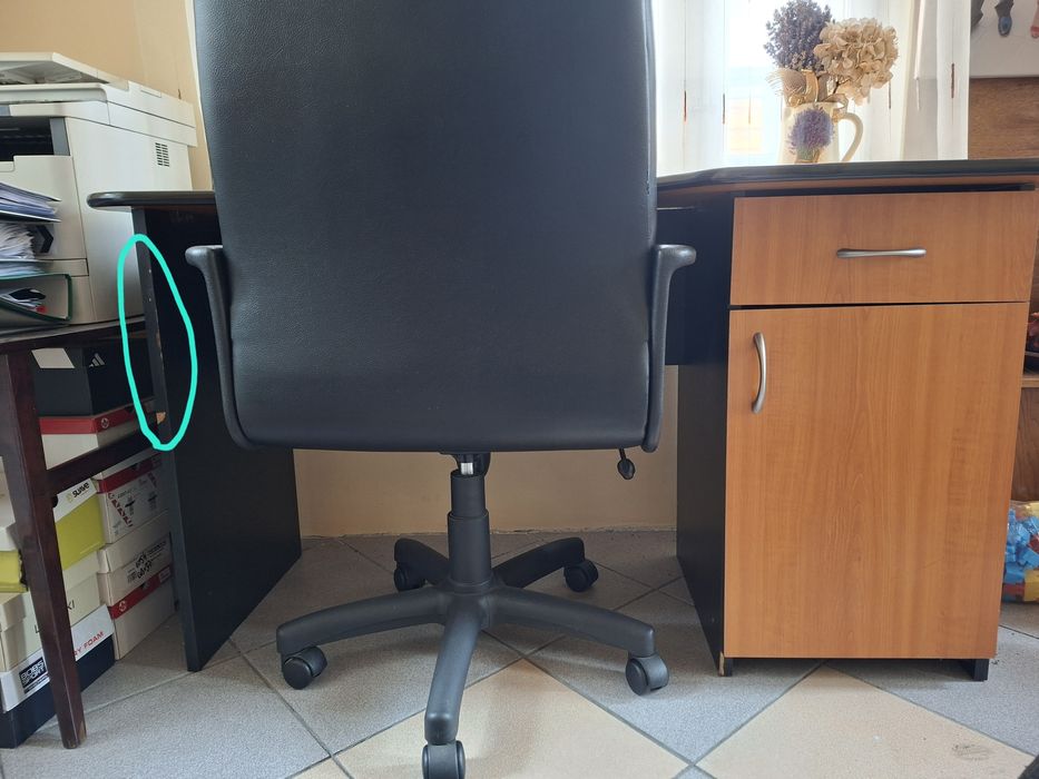 Vând birou si/sau scaun directoral