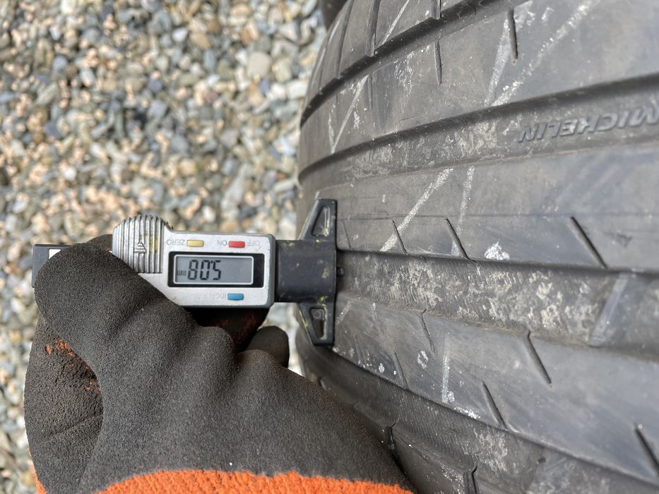 Anv vara 235/50/20 Michelin