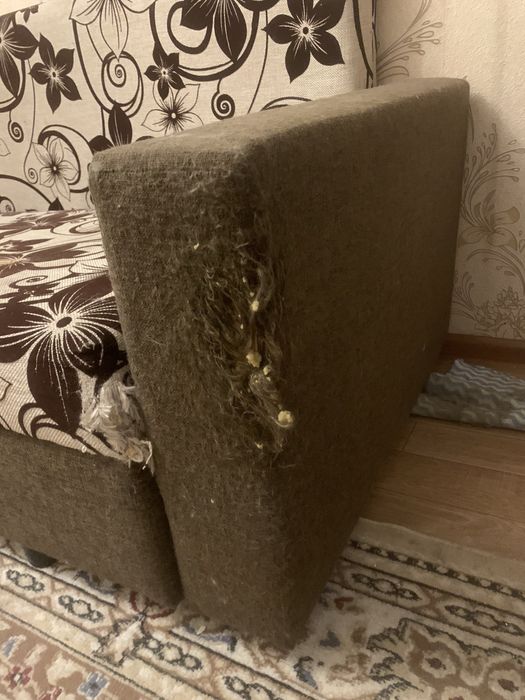 Отдам даром диван и тахту.