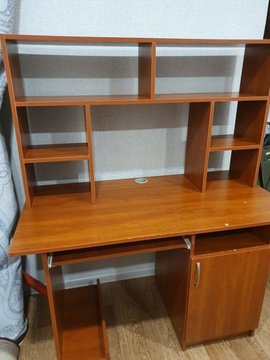 Продаётся компьютерный стол