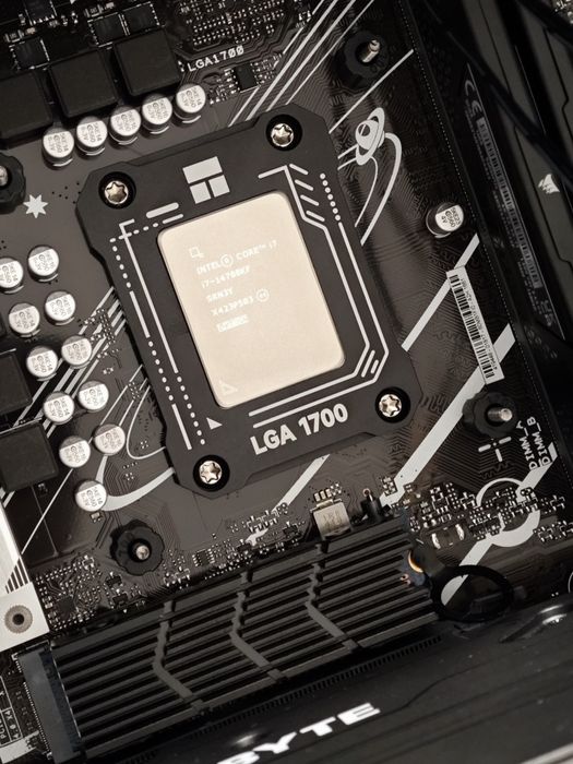 Kit Intel i7-14700KF + ASUS B760M-K + cooler DeepCool LE520