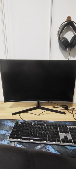 Монитор клавиатура мишка наушник