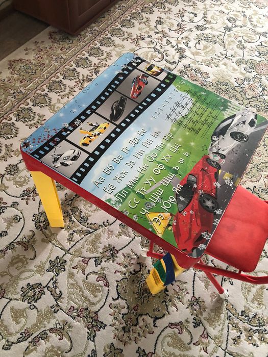 Стол и стульчик детский