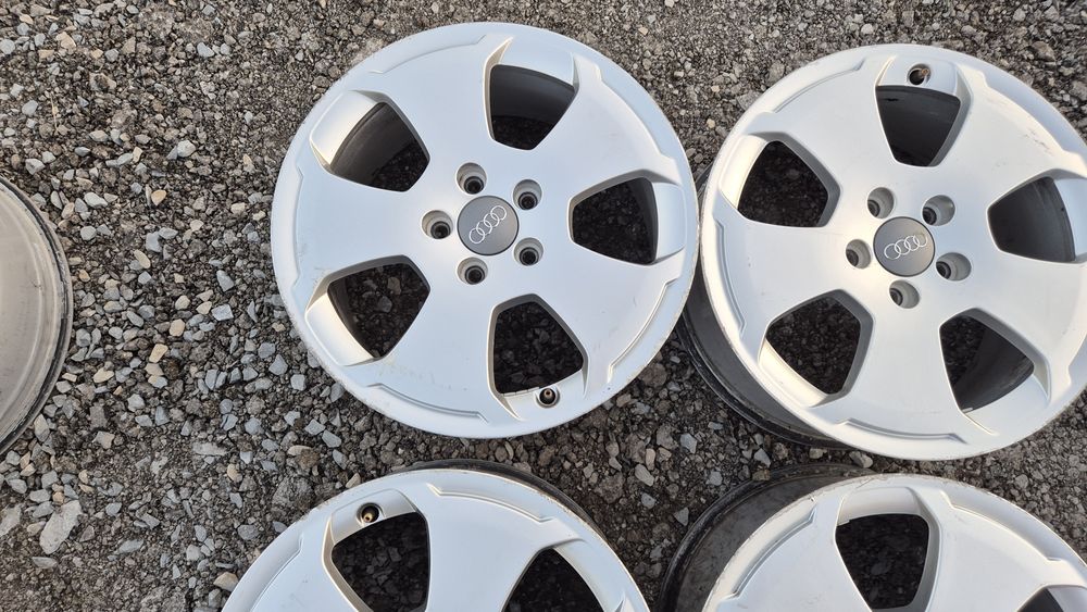Оригинални джанти Ауди 5/112 Audi A3 5x112

Употребявани, Шумен