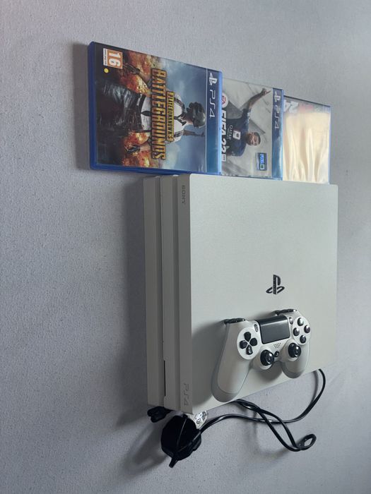 Vand playstation 4 pro generatie noua