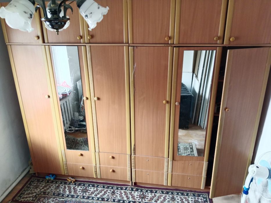 Продам шкаф срочно