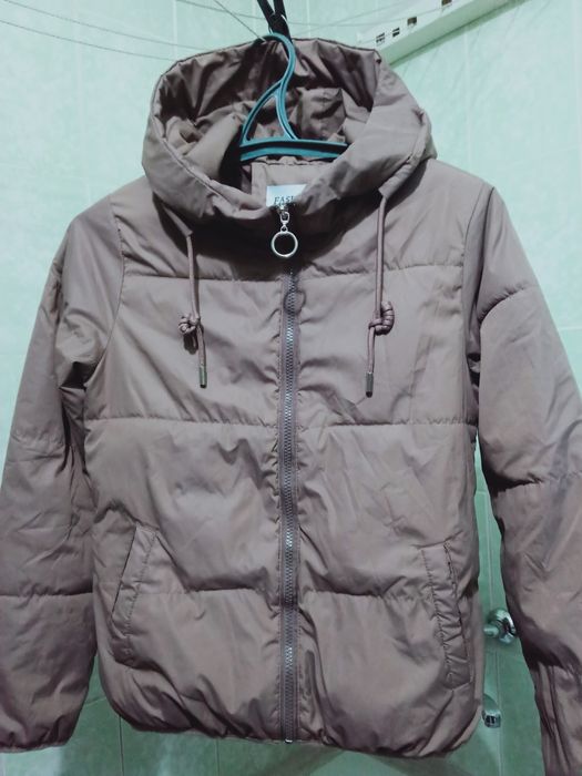 Продам женские куртки