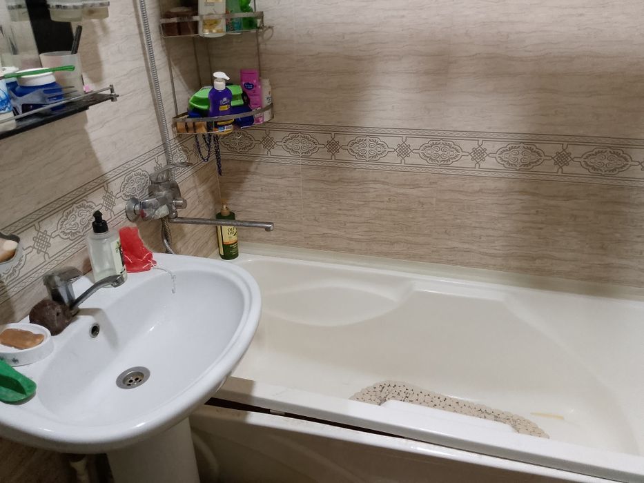 Продаётся 4комнатная квартира гульбахор возле,налоговый