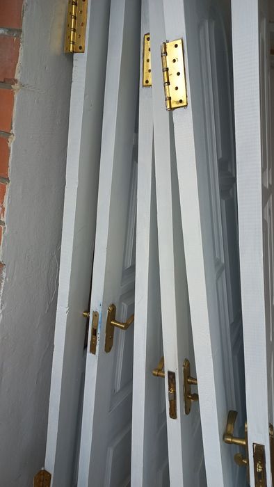 Продам деревянные двери.