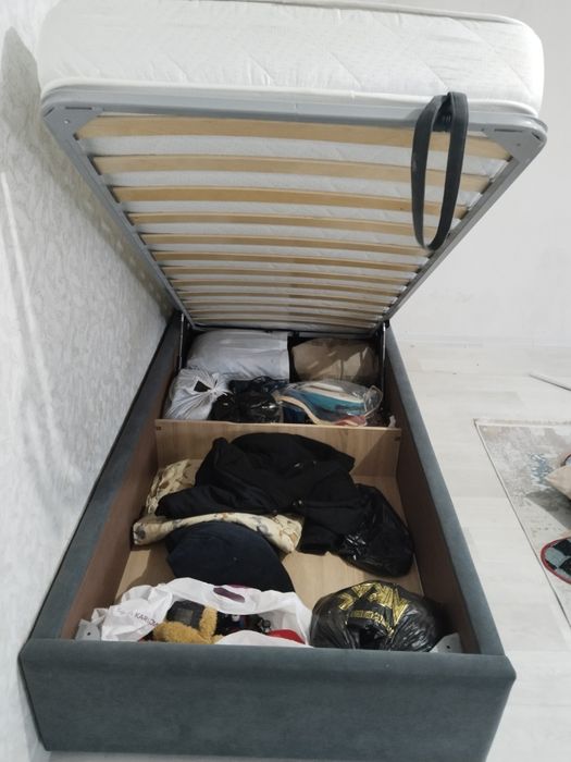 Продам кровать 90 на 200