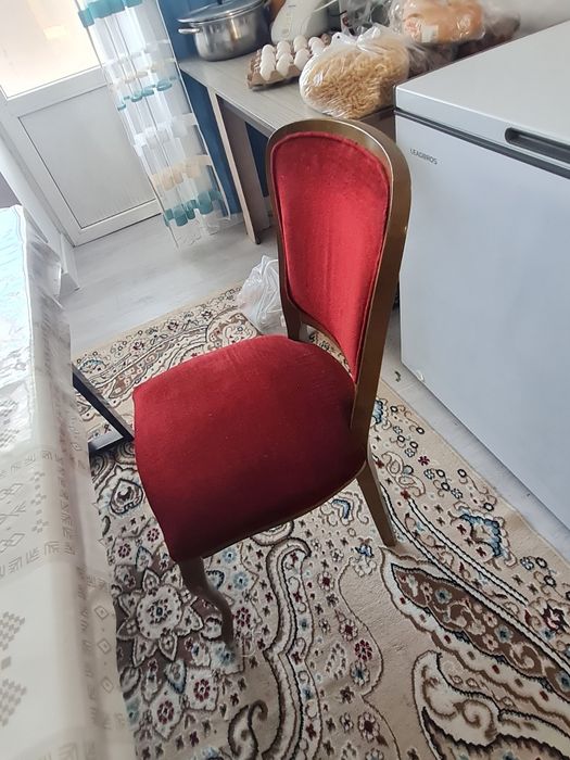 Стол со стульями