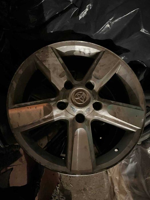 Продам диски на Toyota Land Cruiser
