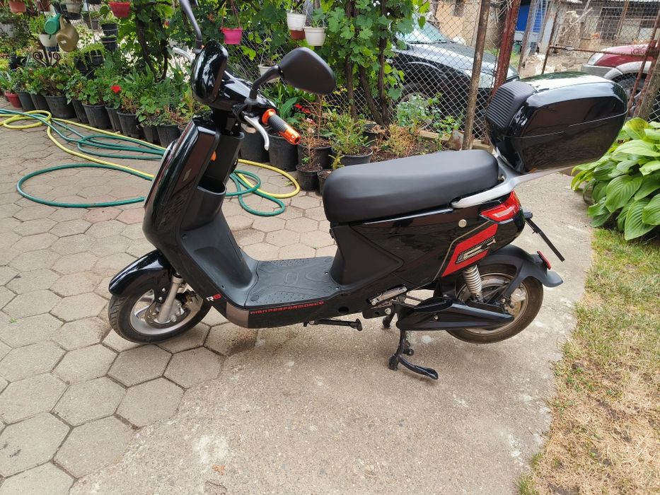 Scuter electric RKS R8 – 2022