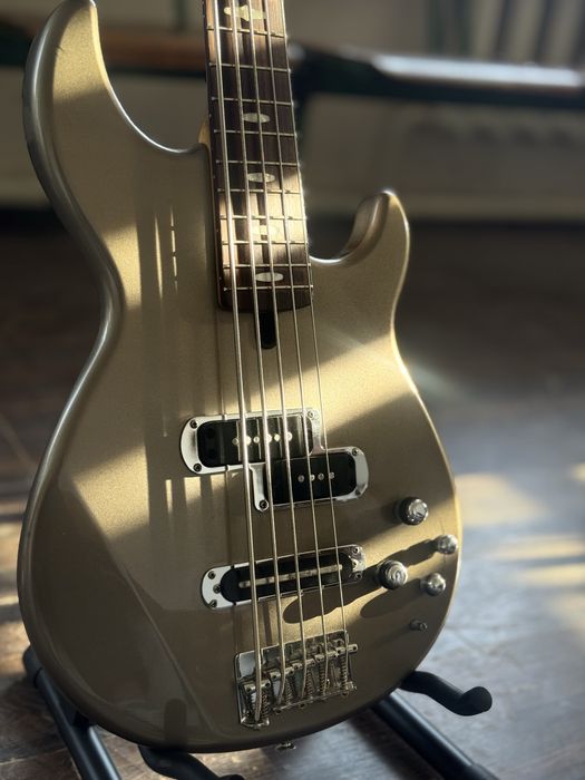 Yamaha bass gitara