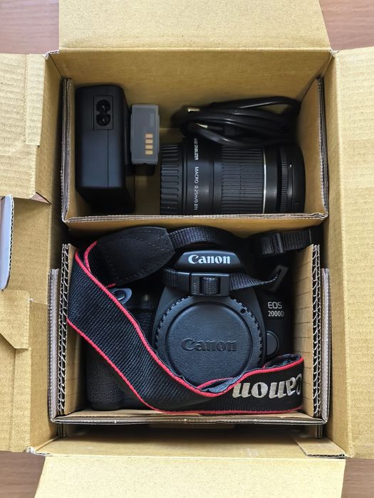 Canon EOS2000D + EFS 18-55mm IS II